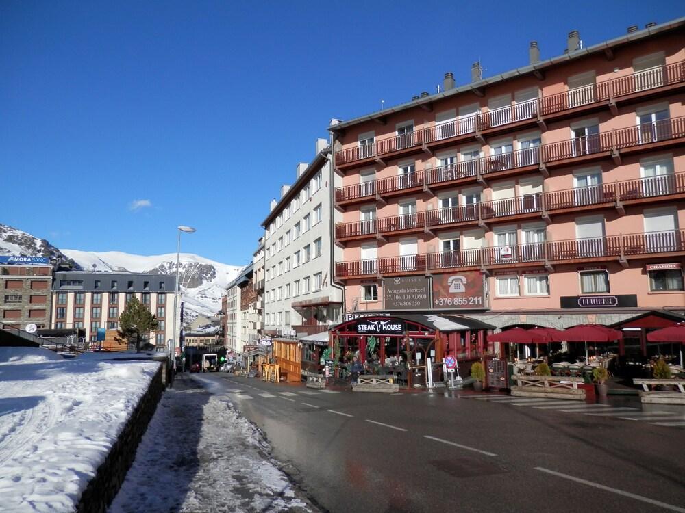 Apartamentos Pie De Pistas Mikka 3000 Пас-де-ла-Каса Экстерьер фото